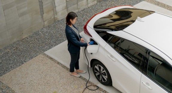 Rethinking the Future of EV Charging Ecosystem: Bigger Network, Smaller Batteries
